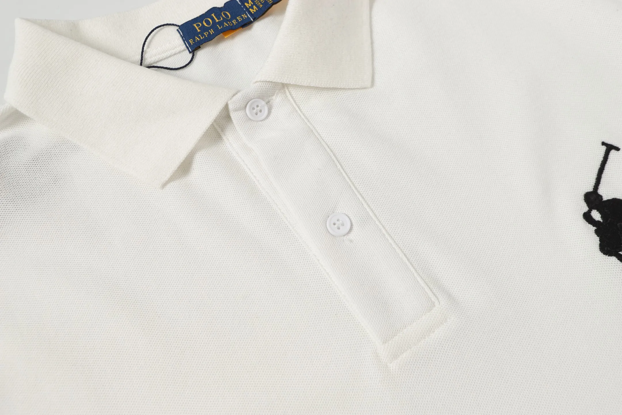 P150 Style No.: A012 [Ralph Lauren Classic Logo Embroidered Polo Shirt] ✅250g fine cotton pique fabric, custom-woven and dyed threads ✅Original stickers Scan the QR code to enter the official website ✅Large version, loose and stylish, can wear up to 210 pounds Color: Black White Navy Blue Sky Blue Dark Gray Floral Gray Size: S-XL